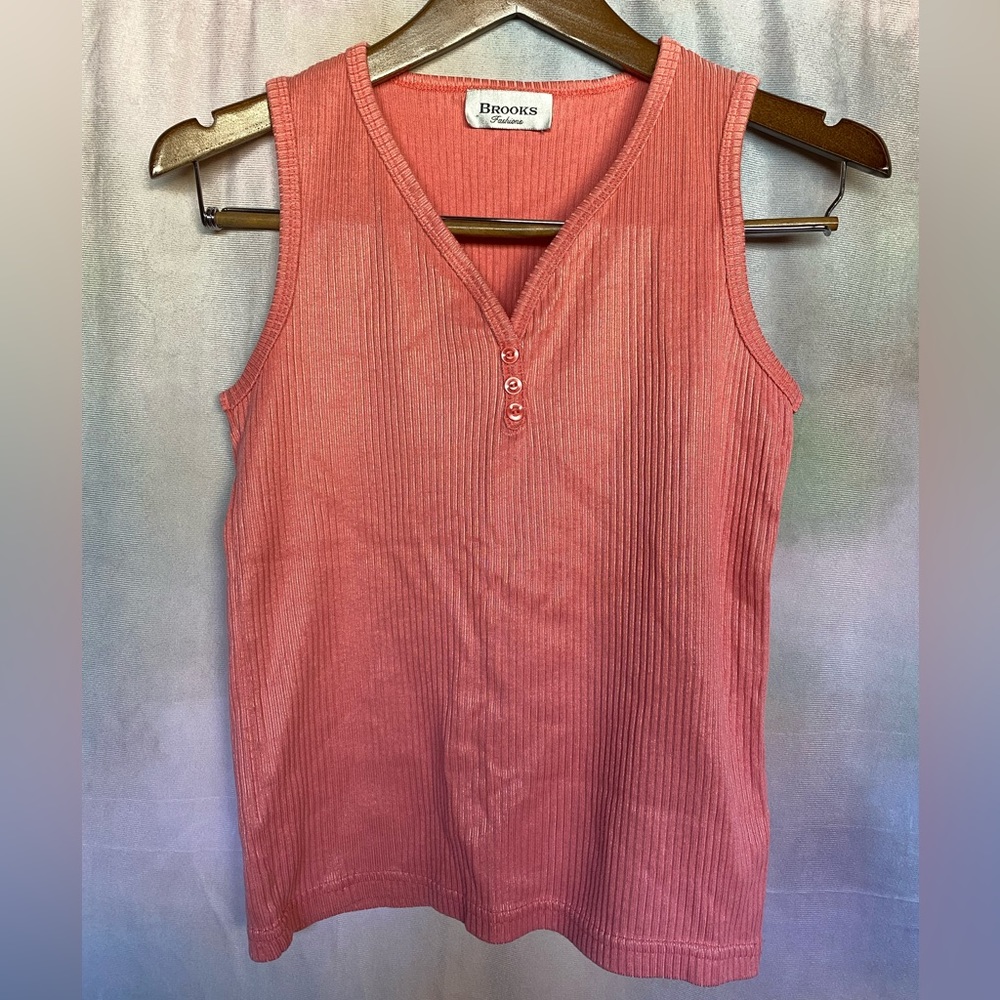 BROOKS Ribbed V-neck Tank Top (Coral)